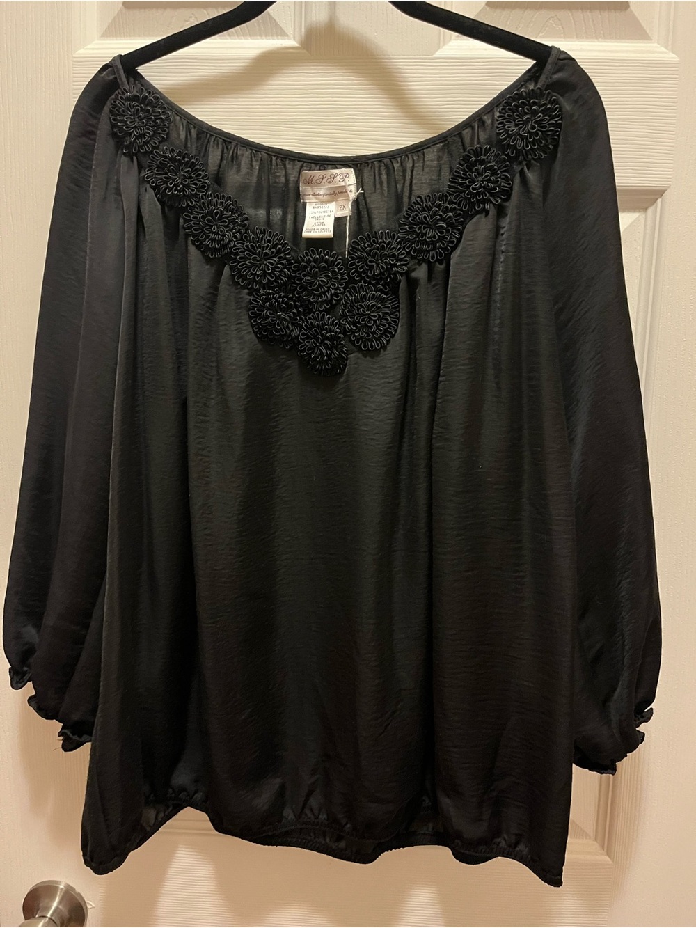 Max Studio 2X Black Blouse Floral Applique Embellished Neckline
